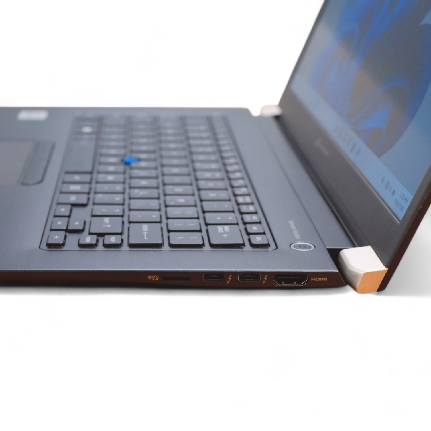 Refurbished Toshiba dynabook X40-G Laptop - Image 3